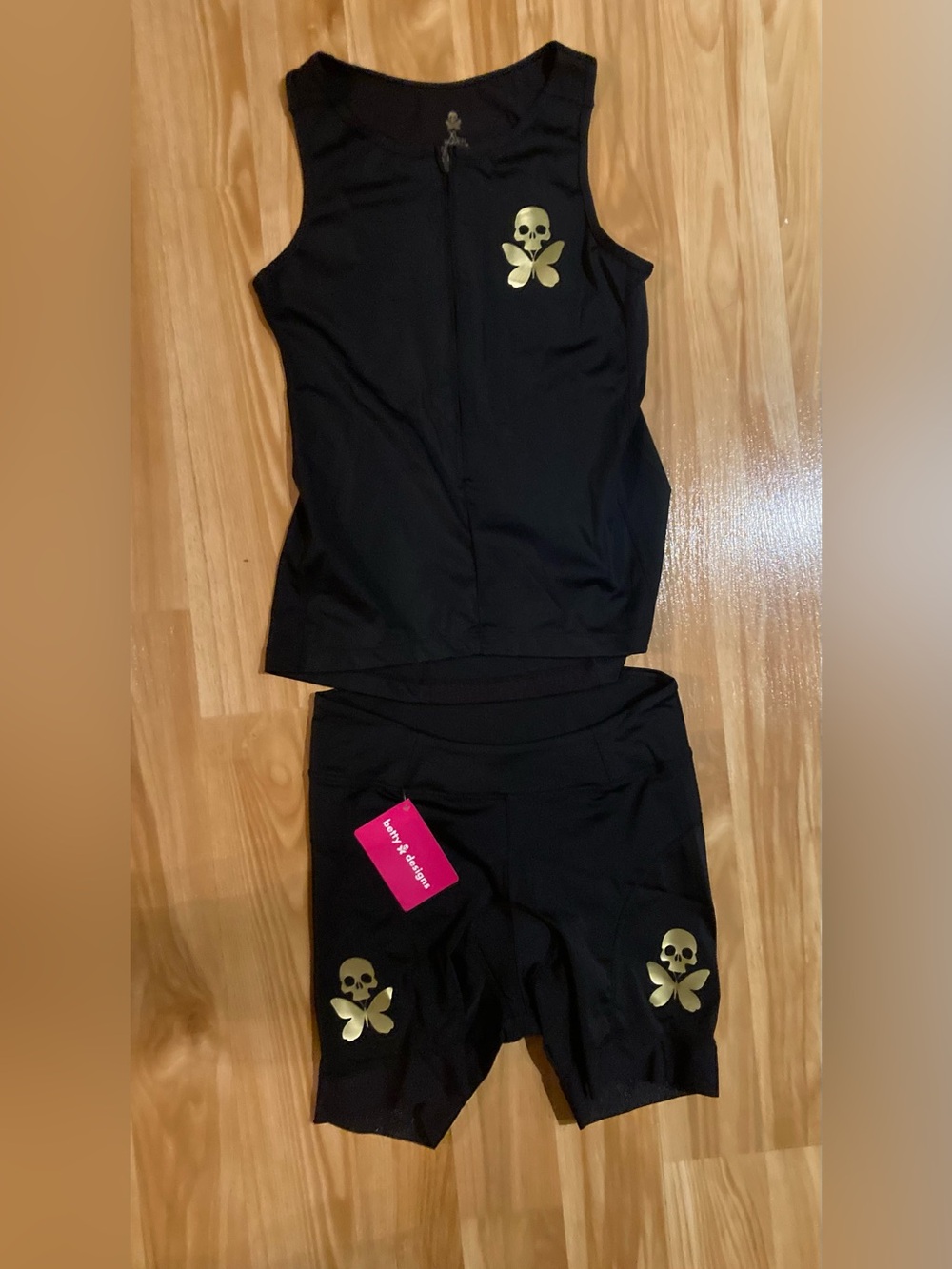 NWT Betty Designs Triathlon Tri Suit – Women’s XL – Black & Gold